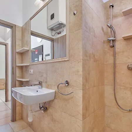 شقة Julia تروغير