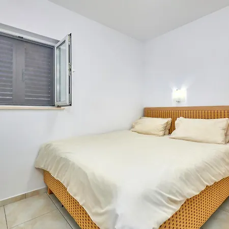 Julia * تروغير